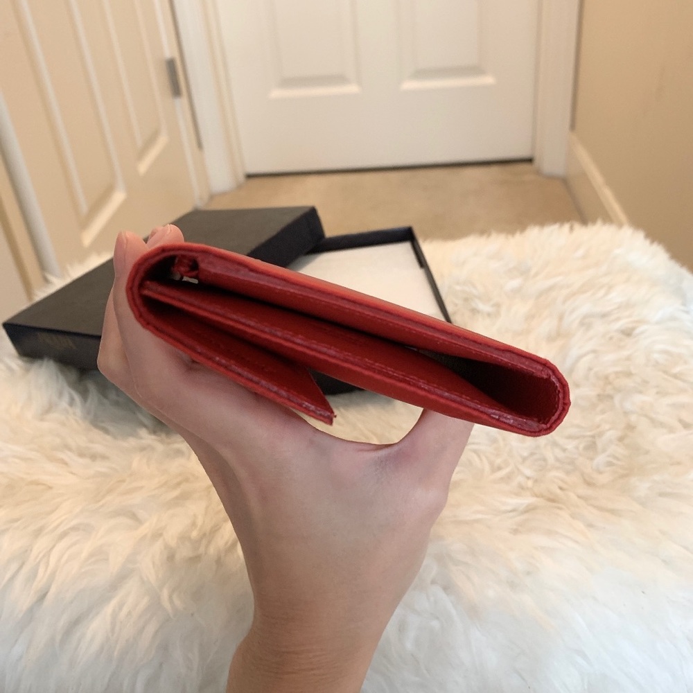 🚫SOLD🚫NIB red Prada trifold wallet - Picture 2 of 8